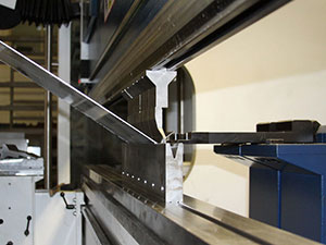 Компания ООО «СтройСервисГарант+» предлагает услуги по порошковому окрашиванию изделий из металла в камерах полимеризации порошковой окраски.