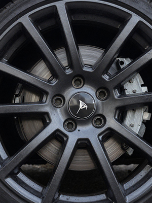 Компания ООО «СтройСервисГарант+» предлагает услуги по порошковому окрашиванию изделий из металла в камерах полимеризации порошковой окраски.